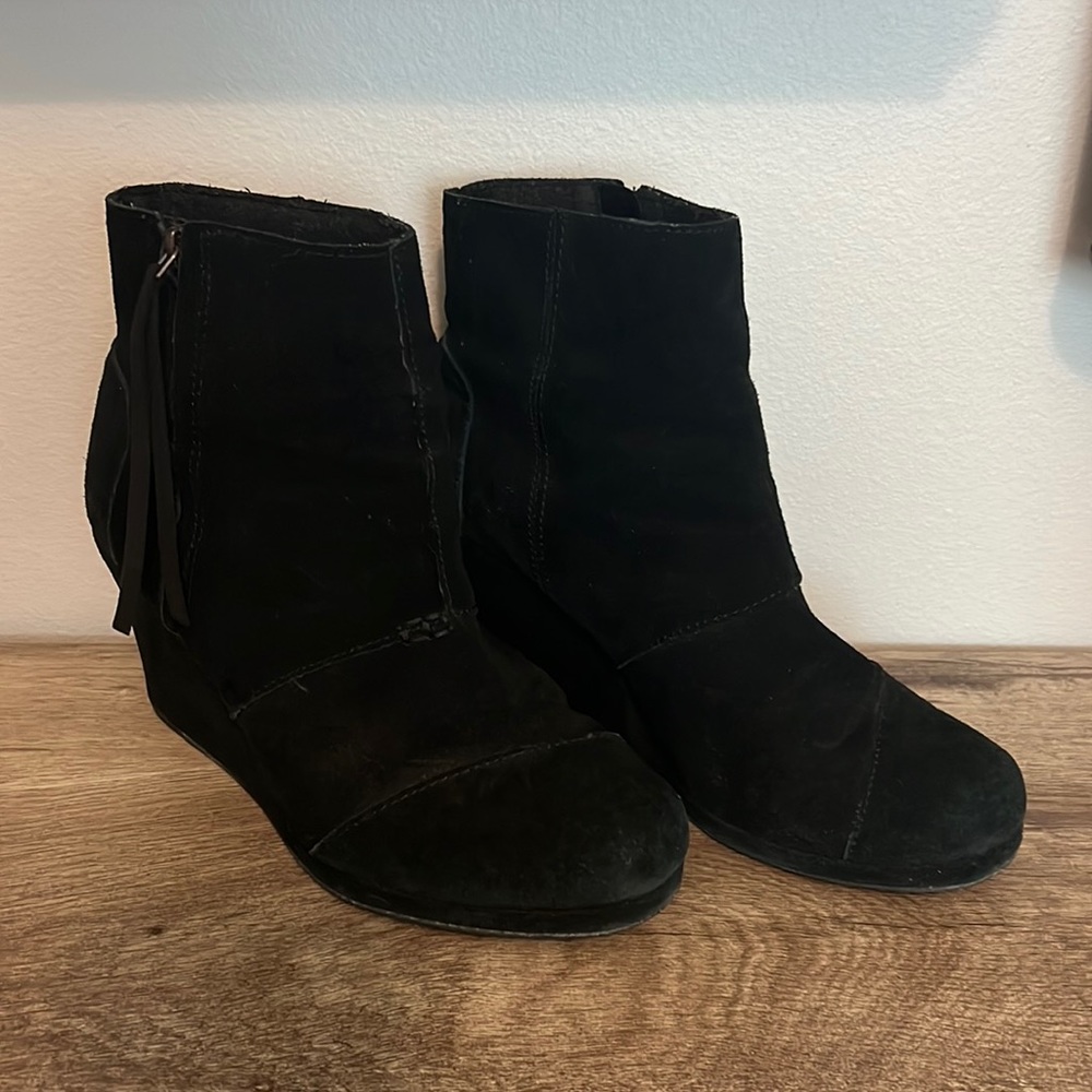 Tom’s Desert Wedge Booties